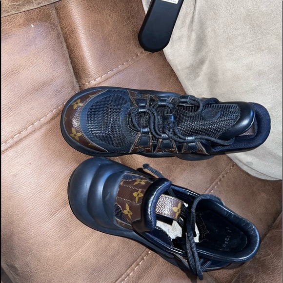 Louis Vuitton Sneakers - Picture 3 of 7